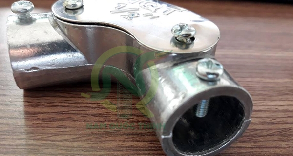 Co đúc 90 độ ống thép luồn dây điện EMT ½”