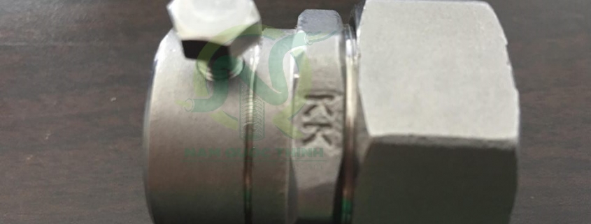 Đầu nối ống thép EMT & Ống ruột gà thép bọc nhựa ½” Nippon Seam 3