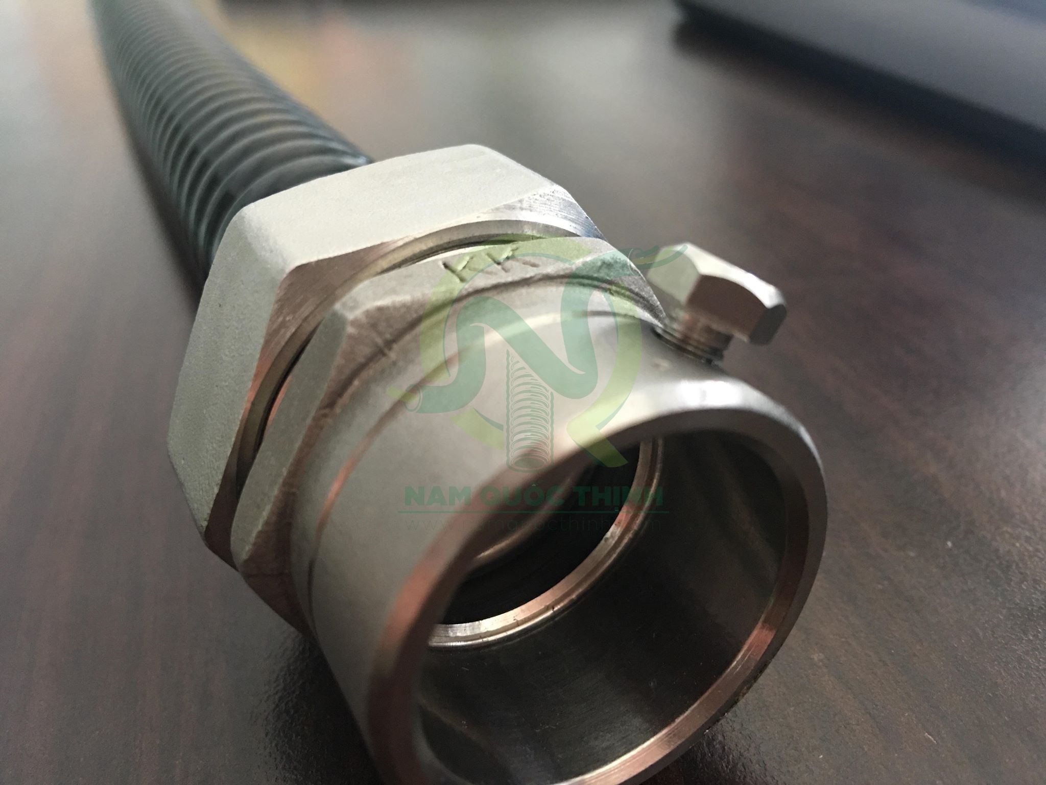 Đầu nối ống thép EMT & Ống ruột gà thép bọc nhựa ¾” NQT