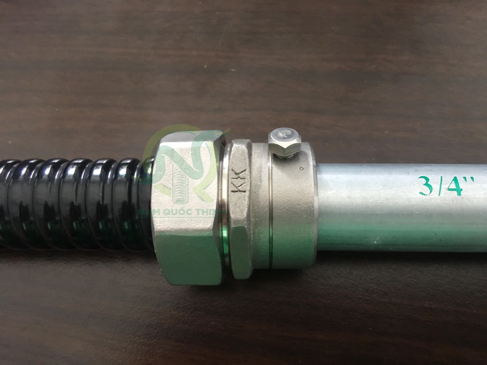 Đầu nối ống thép EMT & Ống ruột gà thép bọc nhựa ¾” NQT