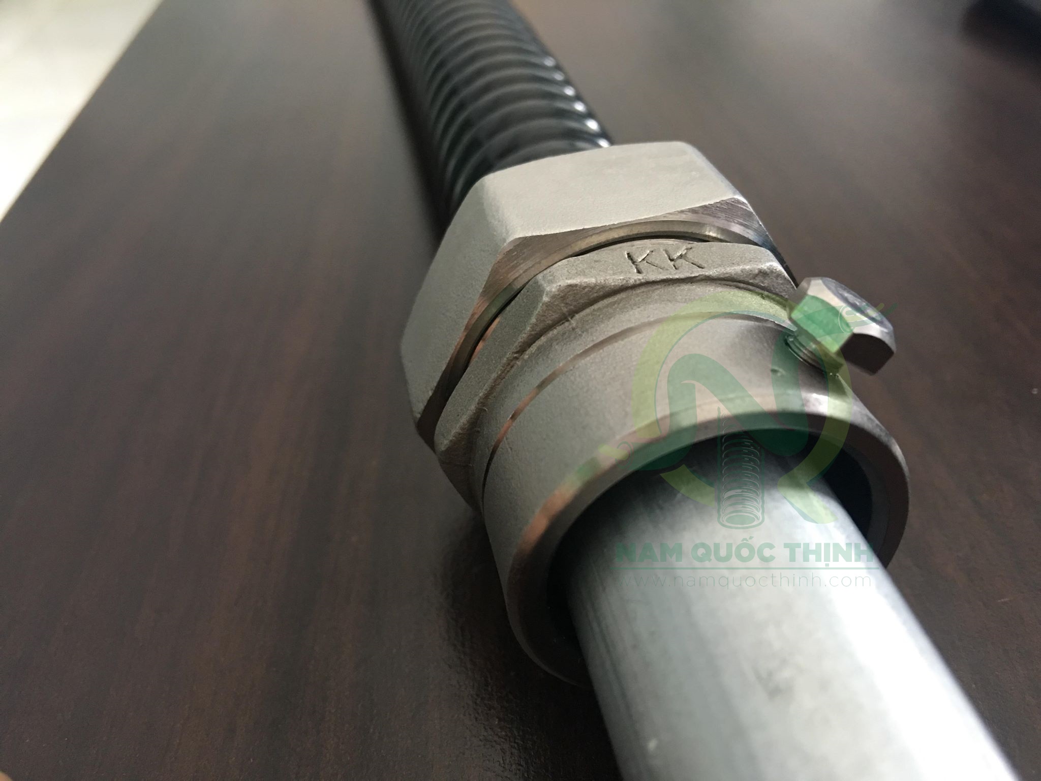 Đầu nối ống thép EMT & Ống ruột gà thép bọc nhựa ¾” NQT
