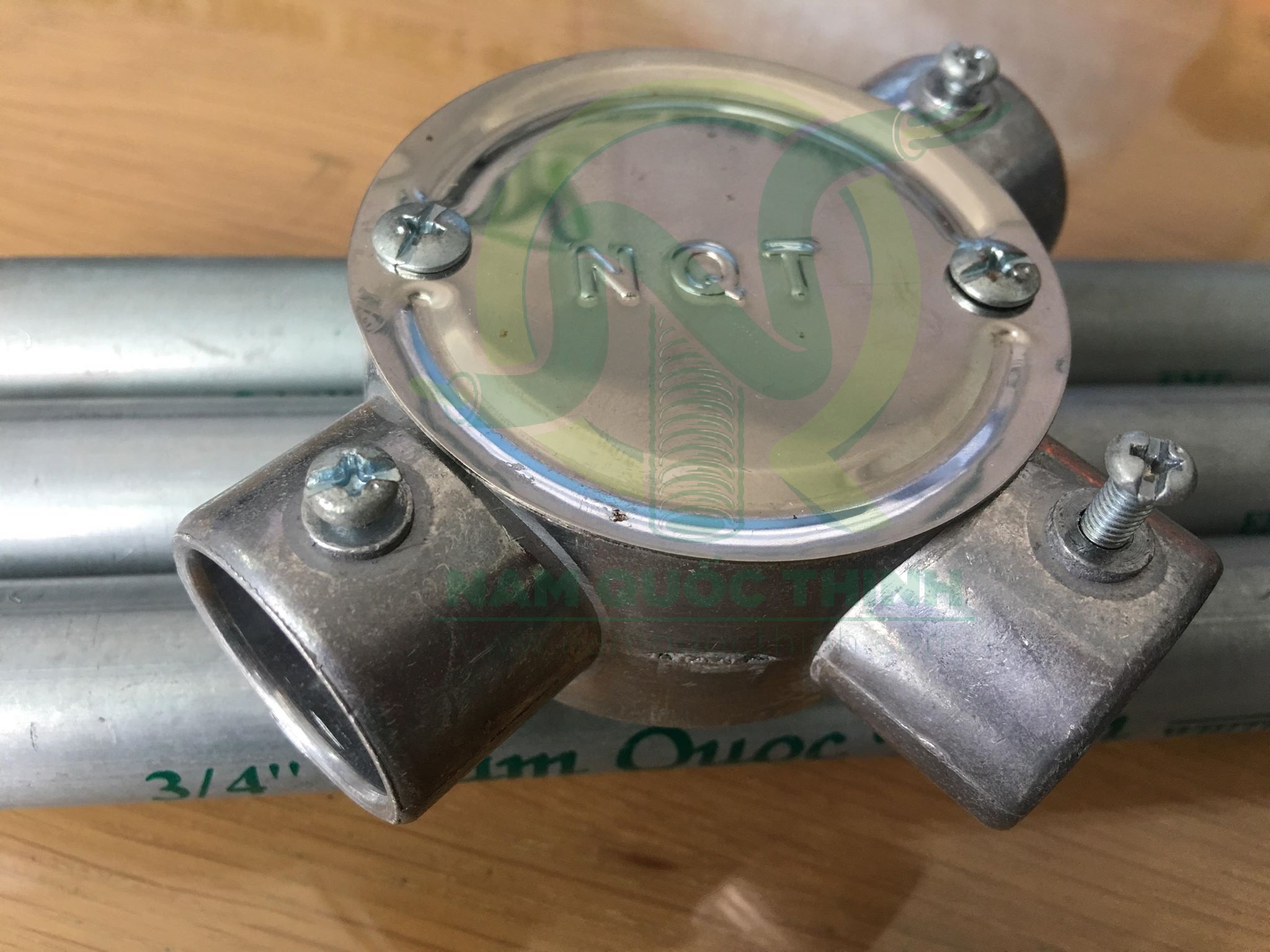 Hộp nối 3 ngã EMT