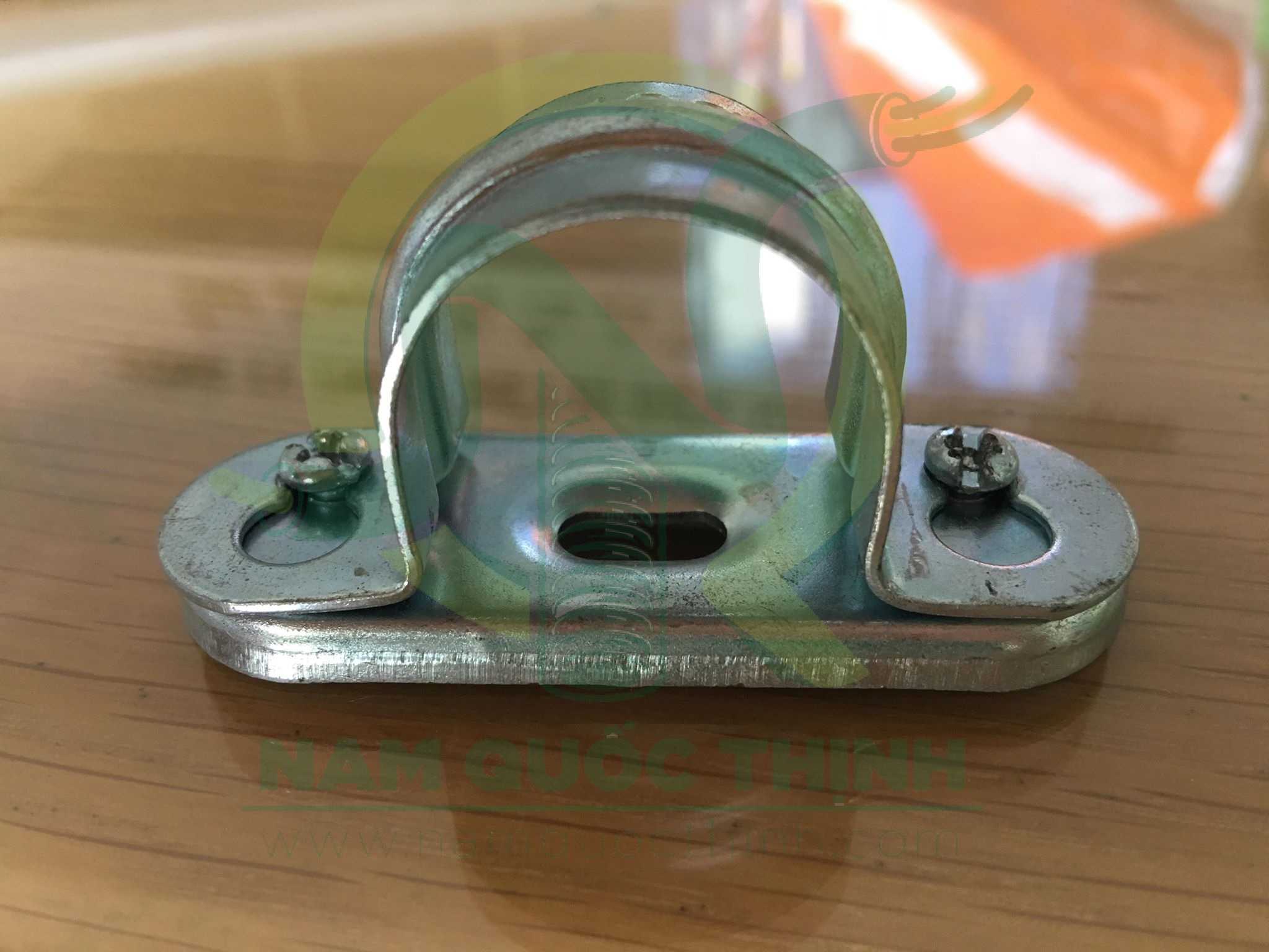 Kẹp có đế ống thép luồn dây điện không ren EMT 25 mm