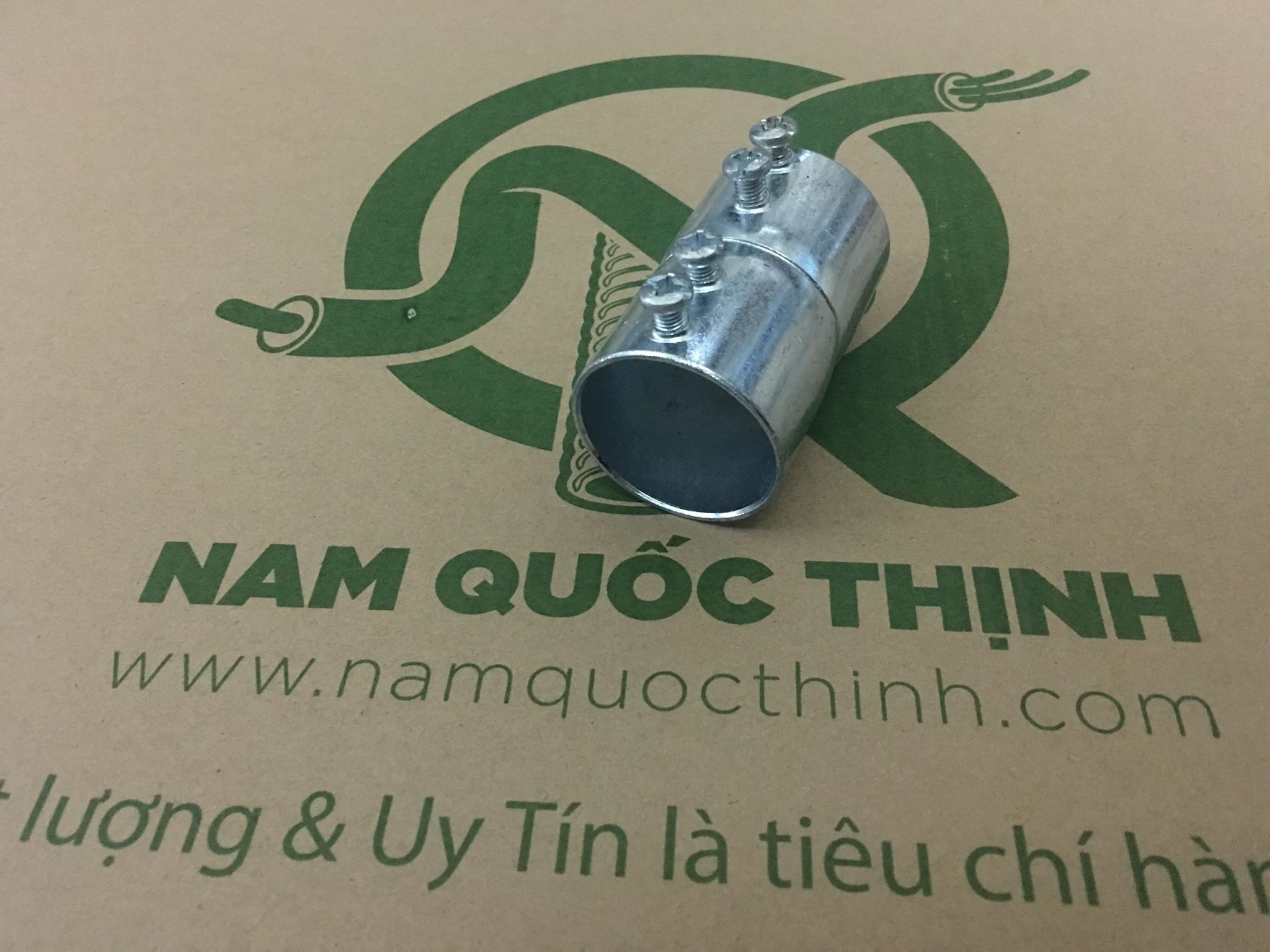 khớp nối ống trơn EMT 1"