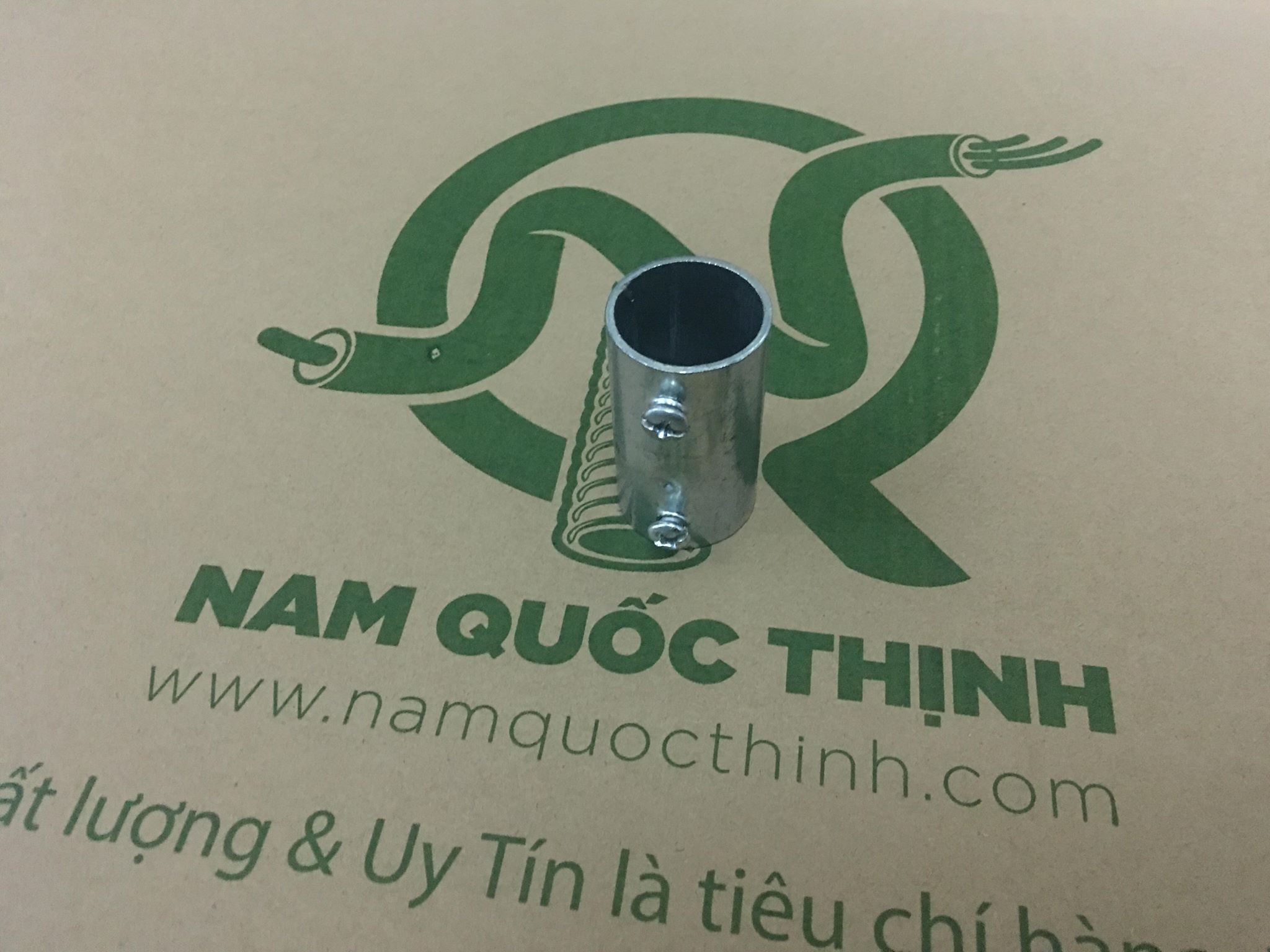khớp nối ống thép trơn emt